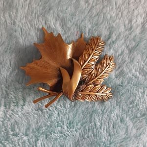 Vintage brooch w/ fall motif